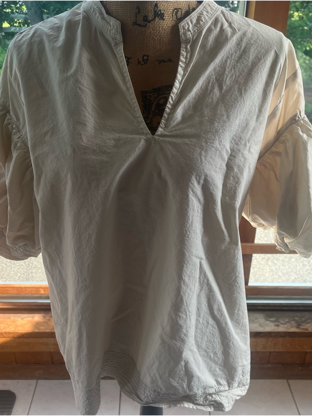 Chico's Cream Split V-Neck Puff Sleeve Tunic